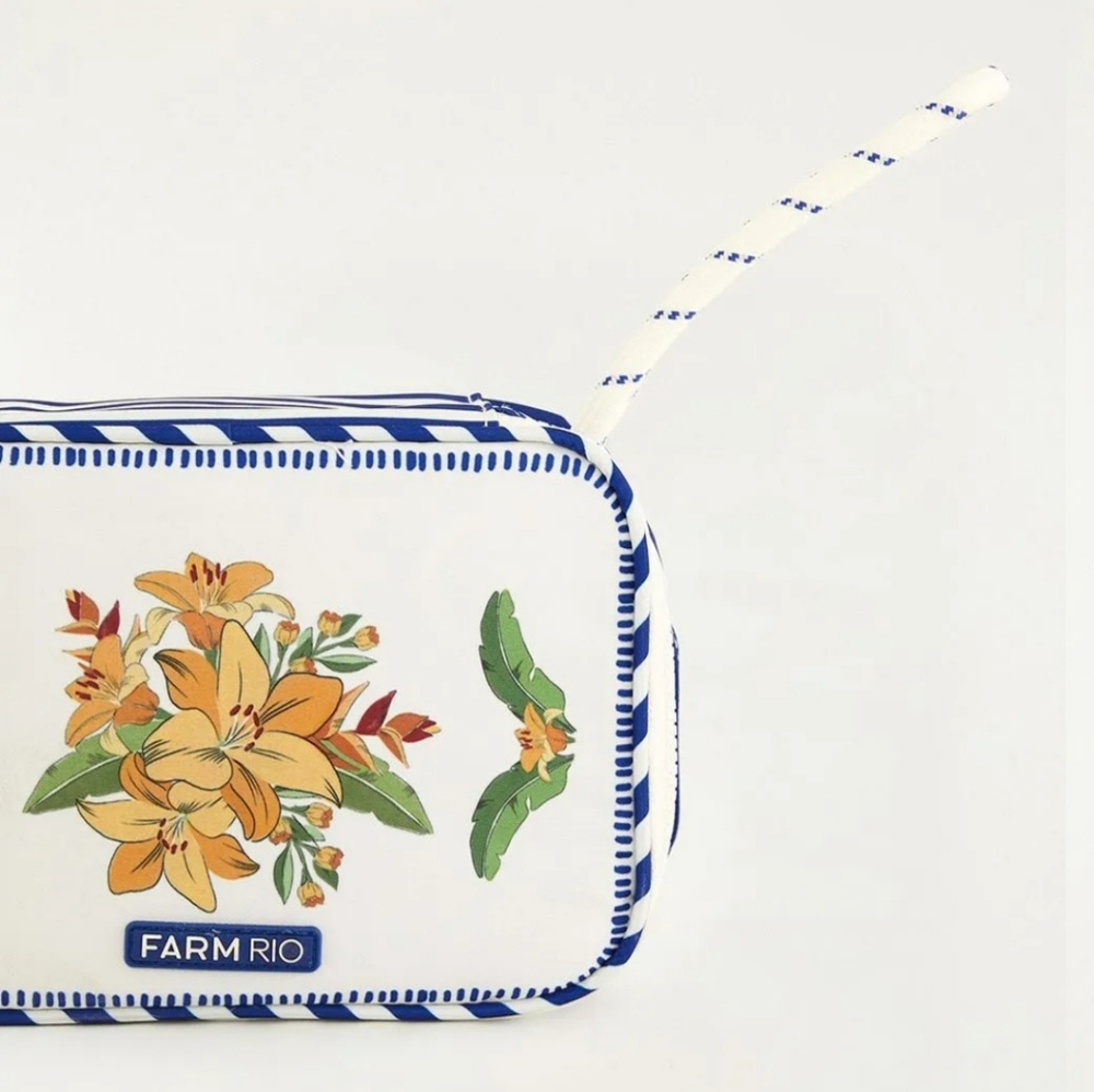 FARM Rio "Xero Destino Tropical" Toiletry Bag Off White #perfect gift NWT - Picture 2 of 10